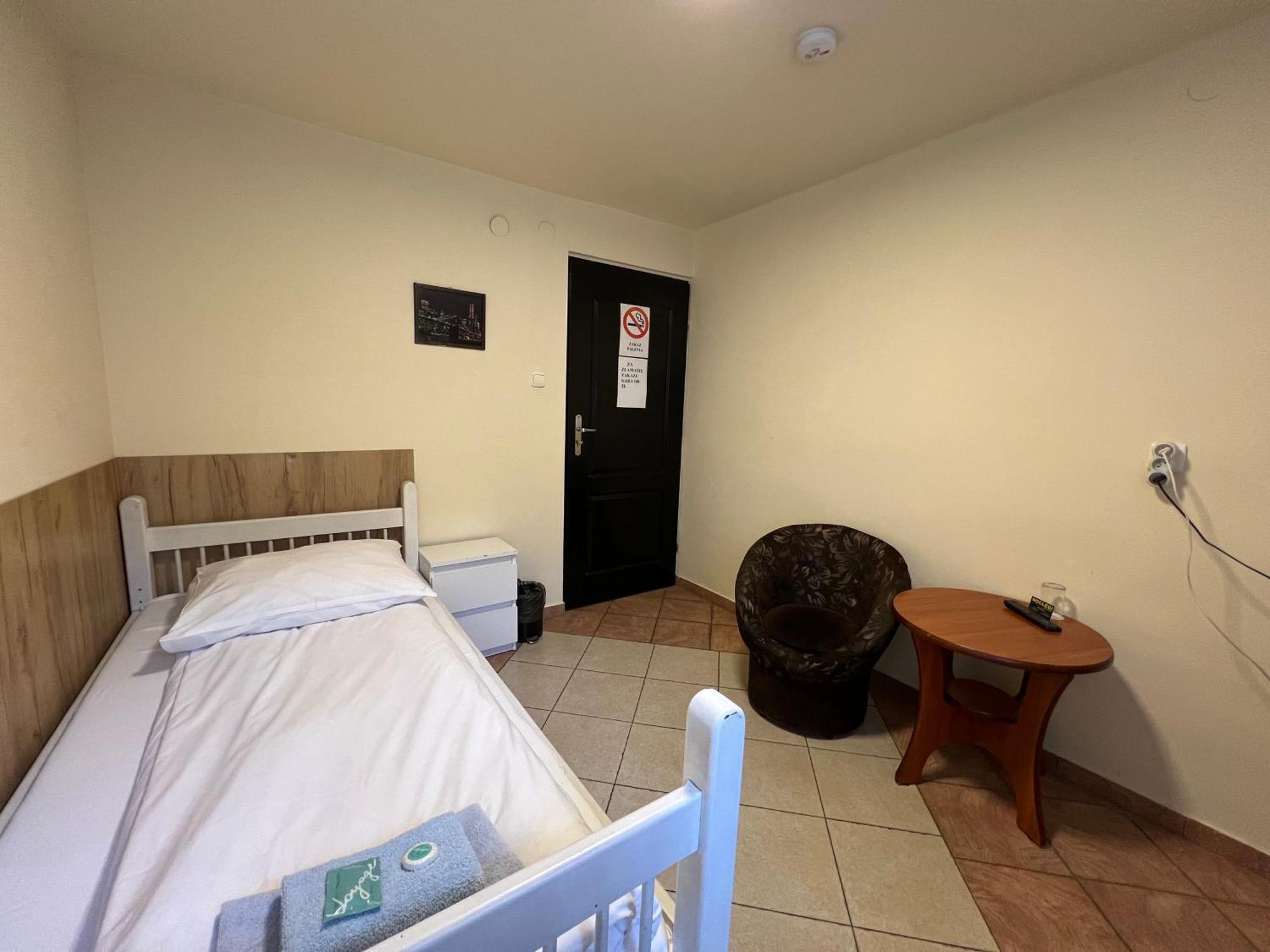 Etna - Hostel -Noclegi Rzeszow 24 Pokoje 外观 照片