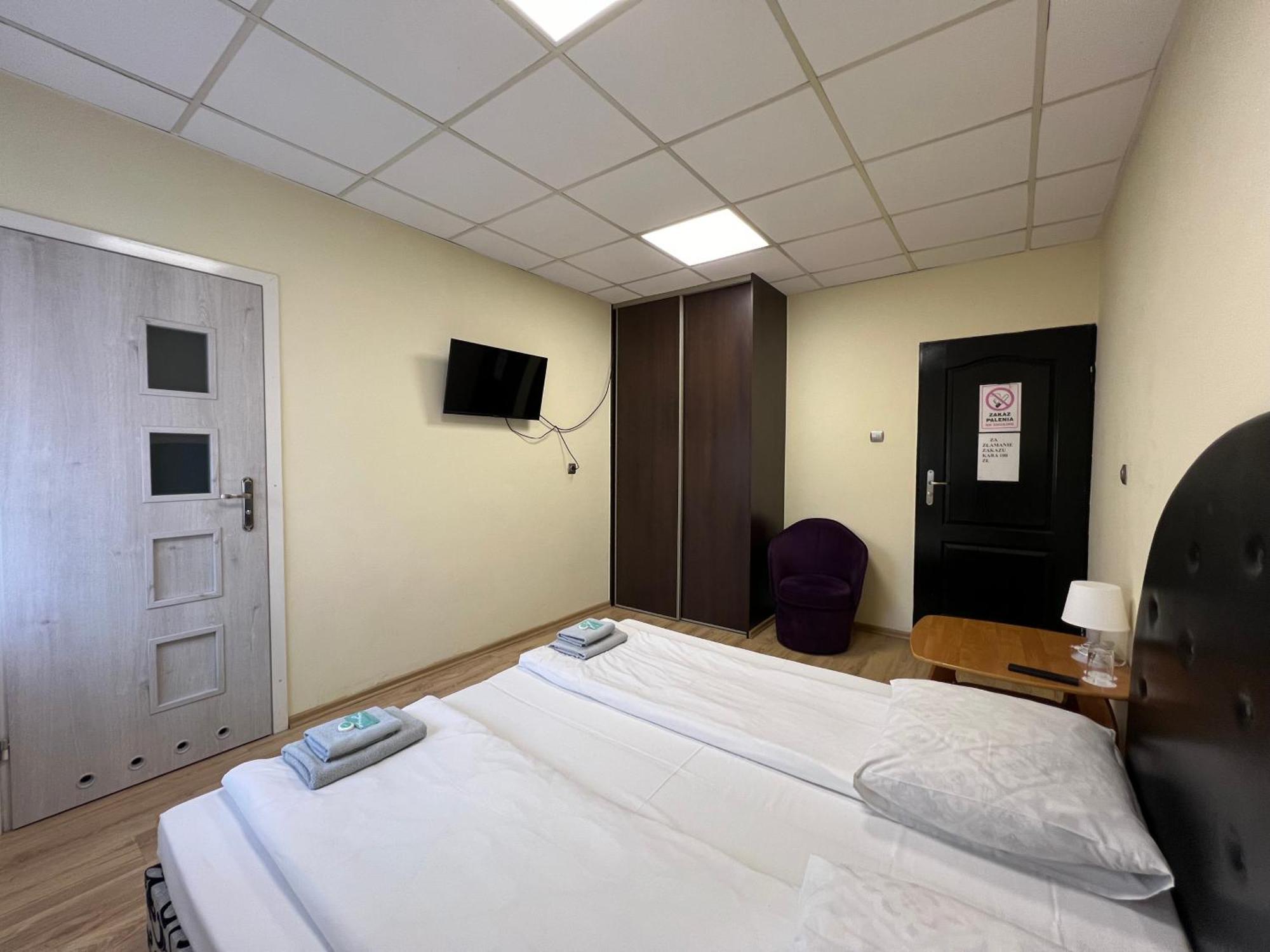 Etna - Hostel -Noclegi Rzeszow 24 Pokoje 外观 照片