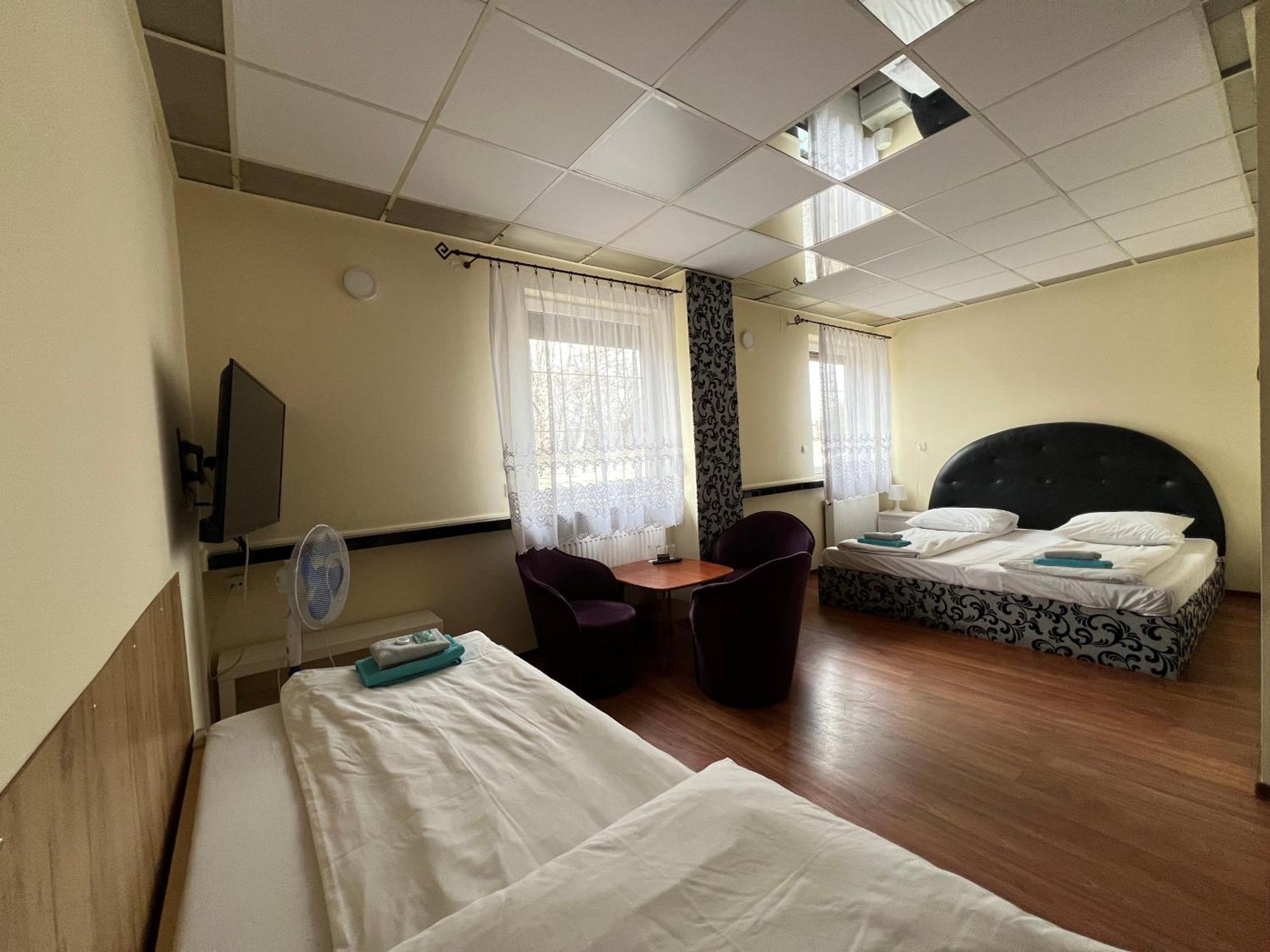 Etna - Hostel -Noclegi Rzeszow 24 Pokoje 外观 照片
