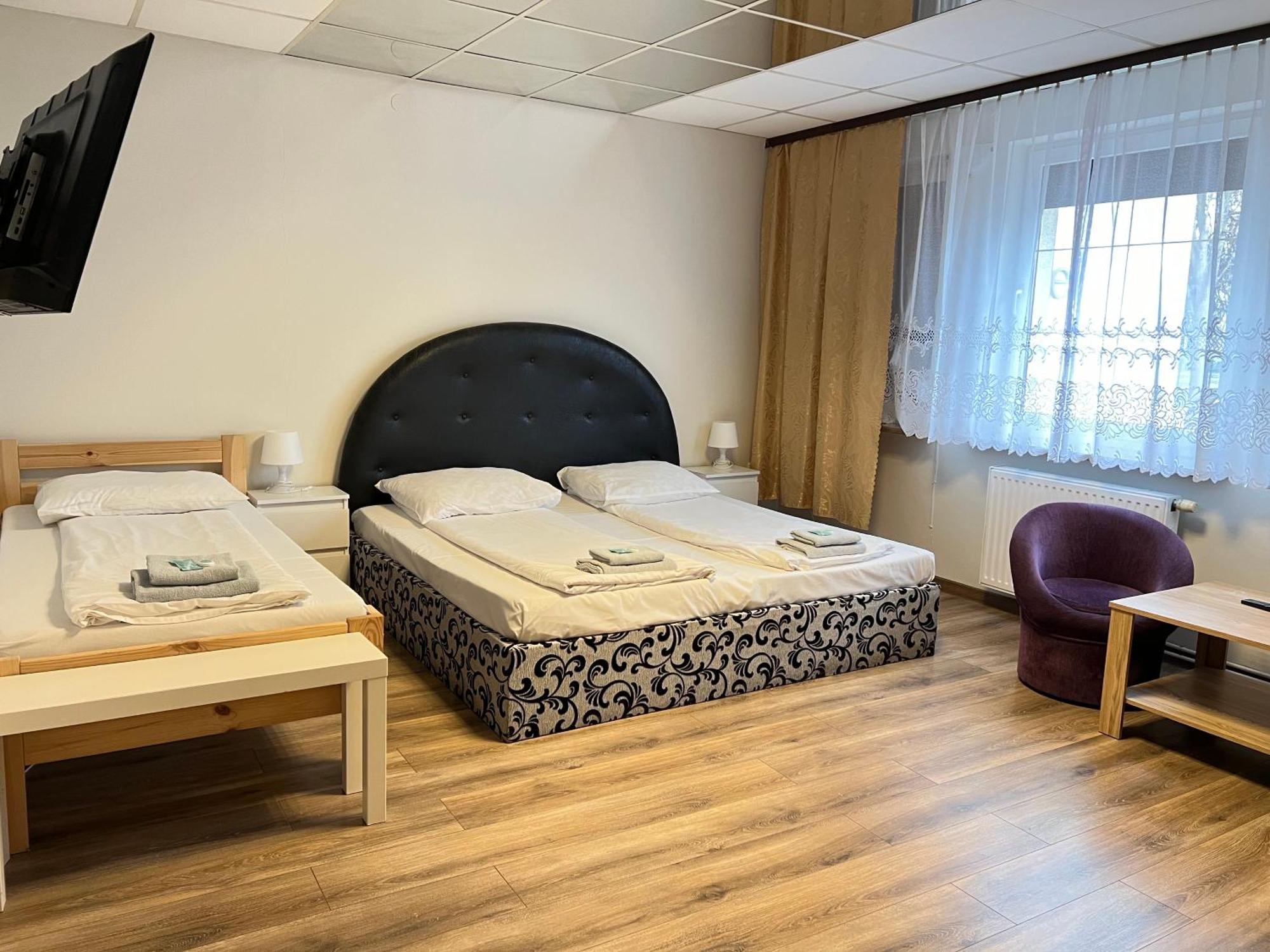 Etna - Hostel -Noclegi 热舒夫 外观 照片