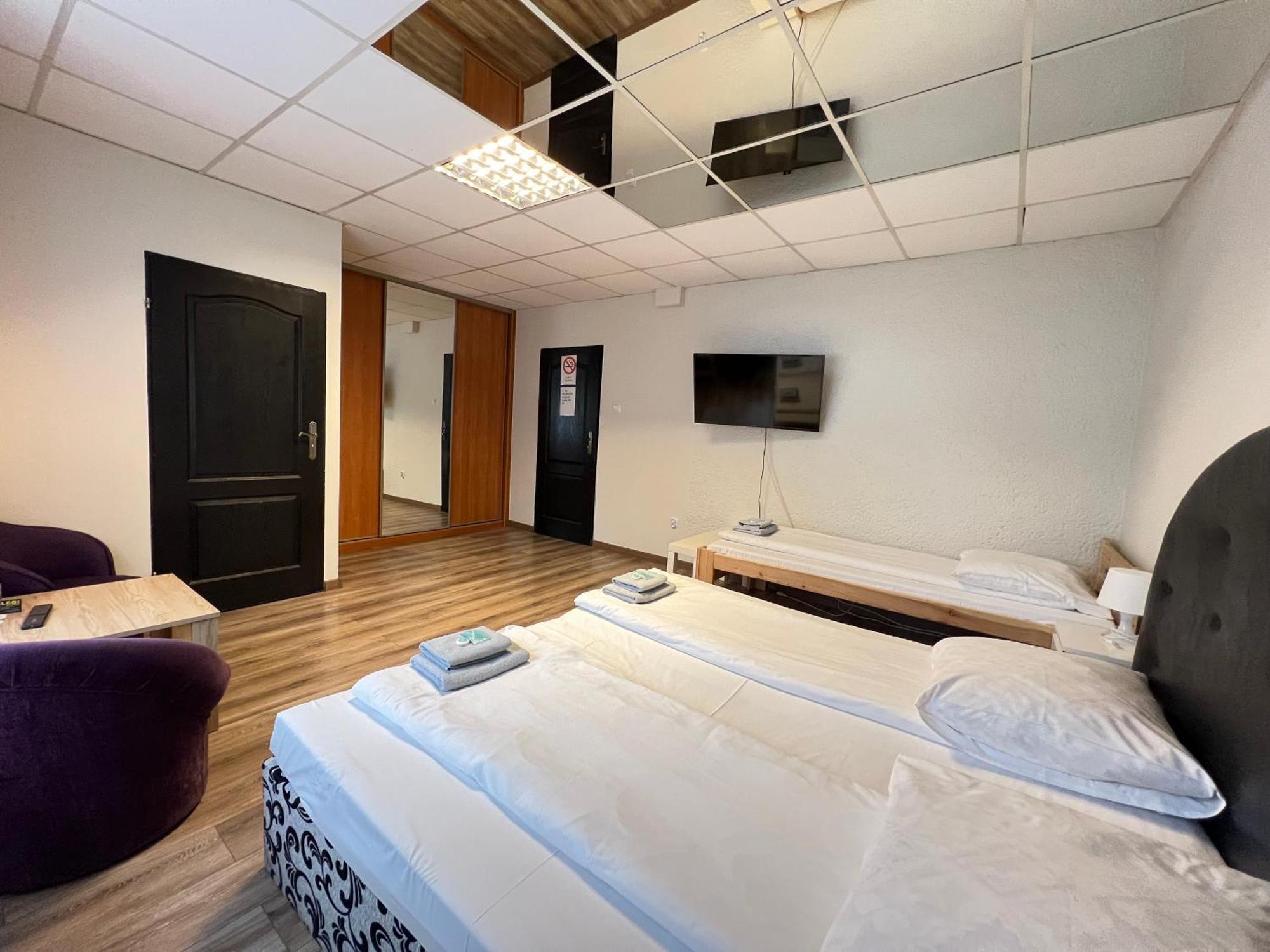 Etna - Hostel -Noclegi 热舒夫 外观 照片
