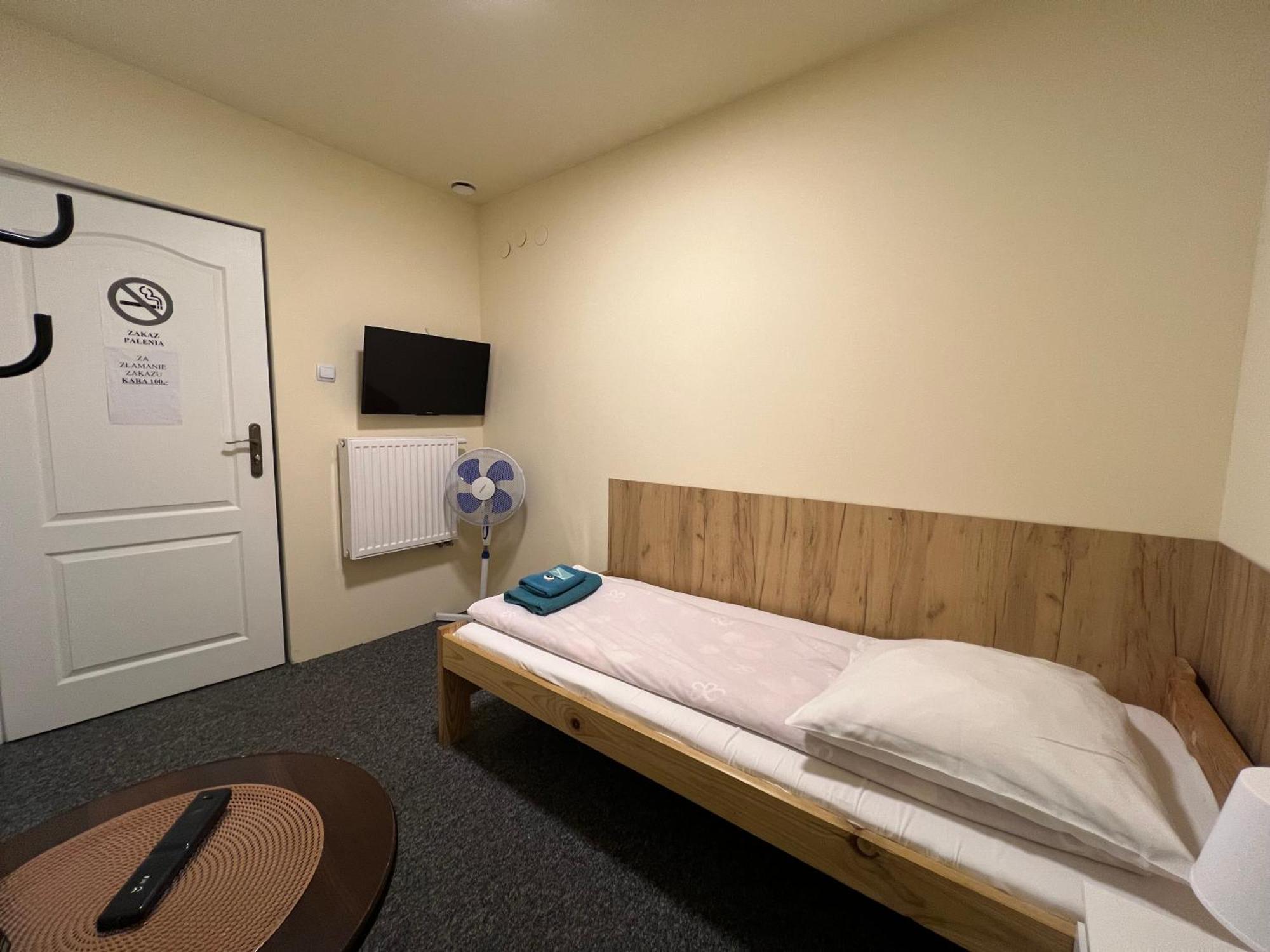 Etna - Hostel -Noclegi 热舒夫 外观 照片