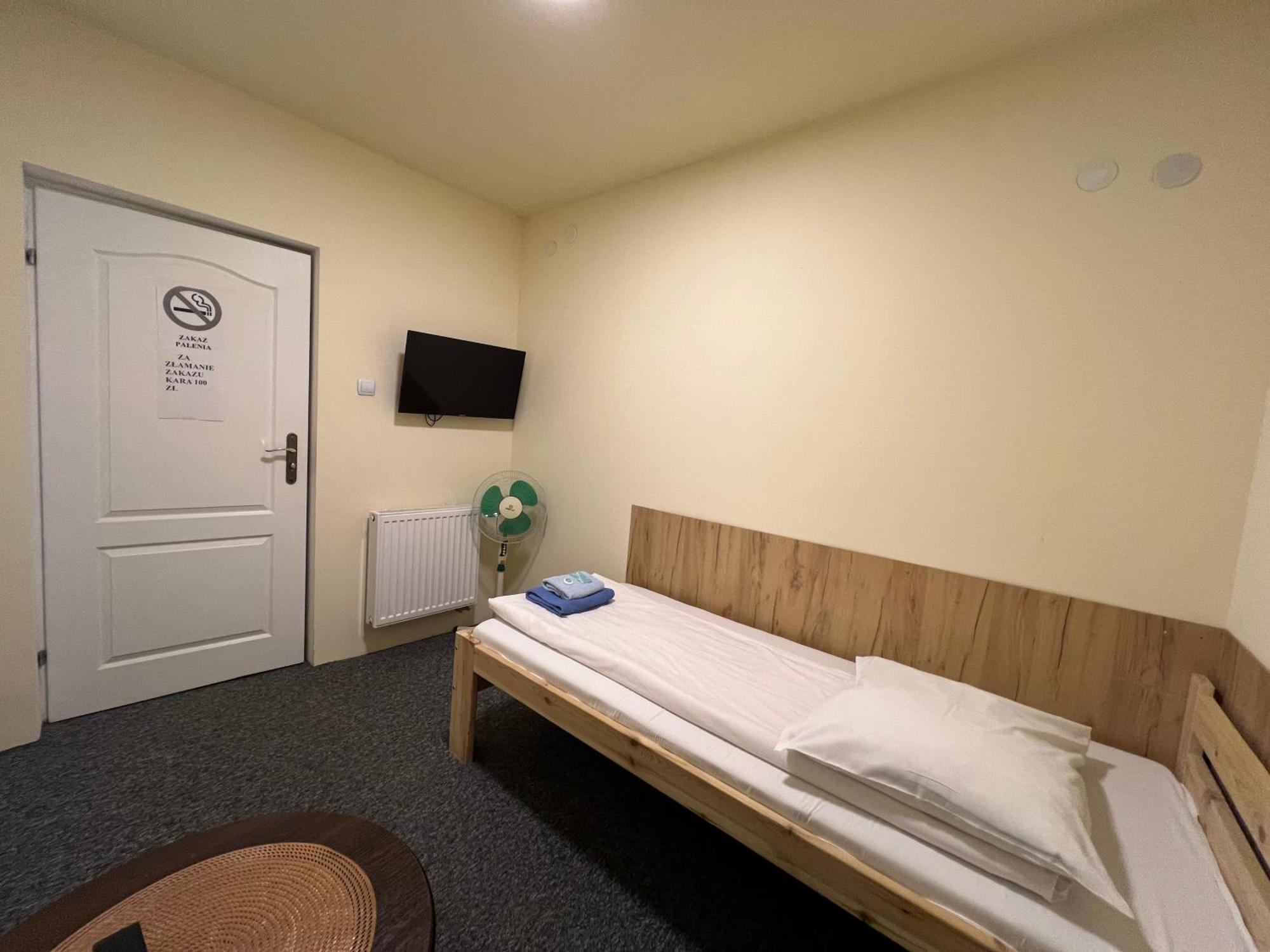 Etna - Hostel -Noclegi Rzeszow 24 Pokoje 外观 照片