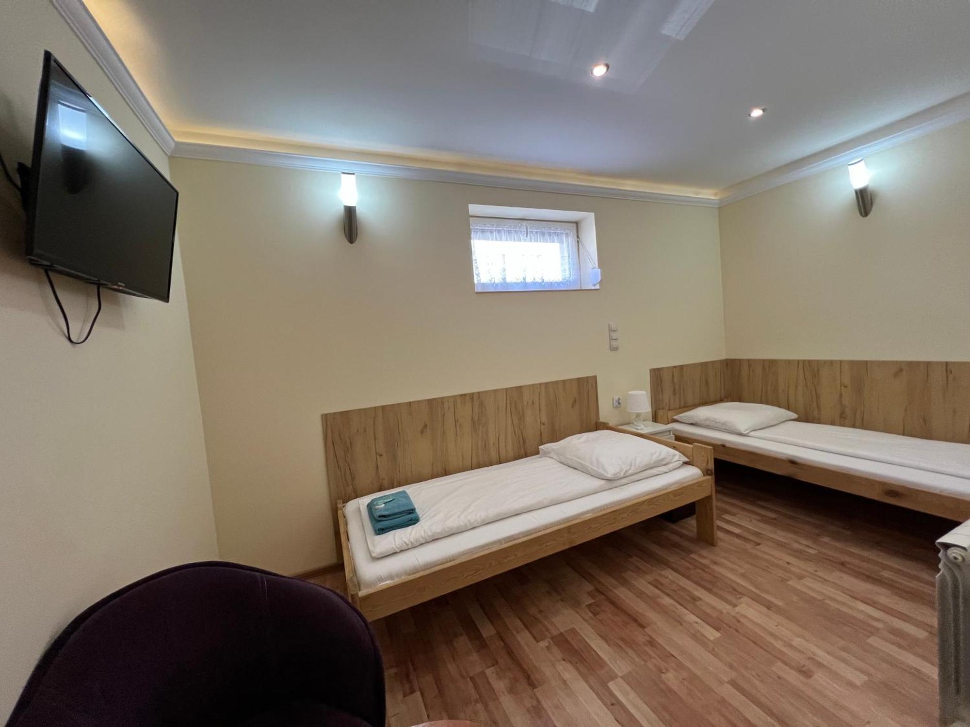 Etna - Hostel -Noclegi 热舒夫 外观 照片
