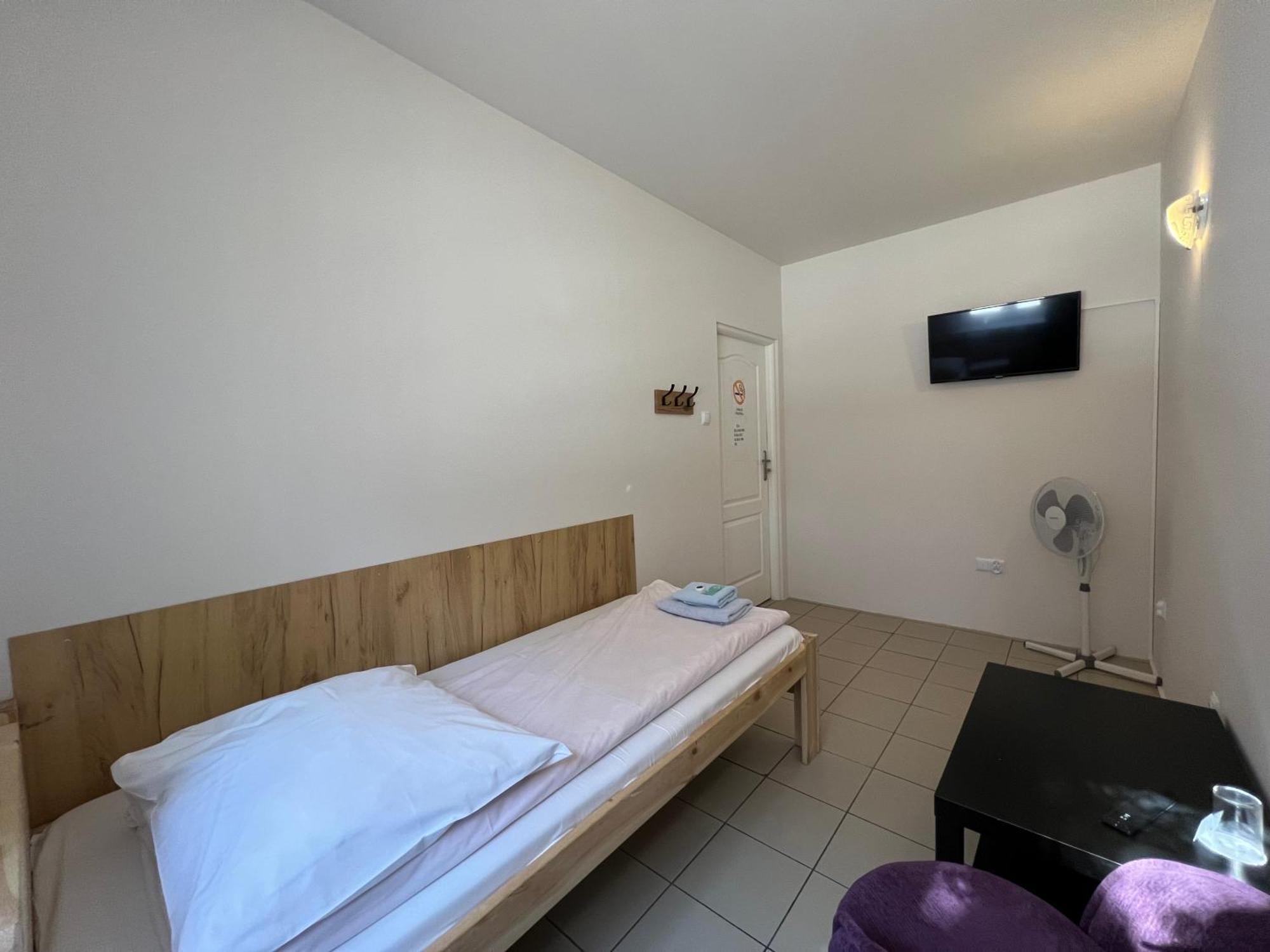 Etna - Hostel -Noclegi 热舒夫 外观 照片