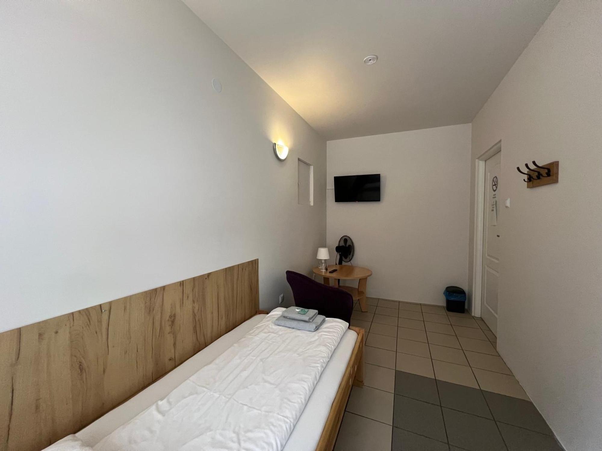 Etna - Hostel -Noclegi 热舒夫 外观 照片