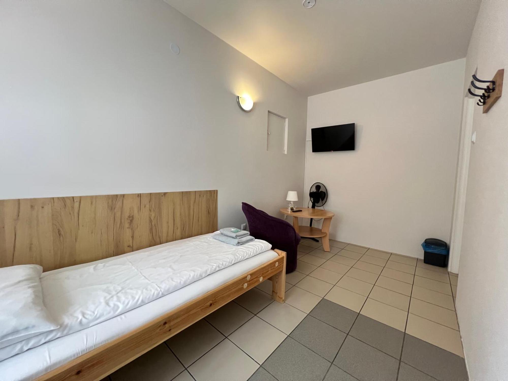 Etna - Hostel -Noclegi Rzeszow 24 Pokoje 外观 照片